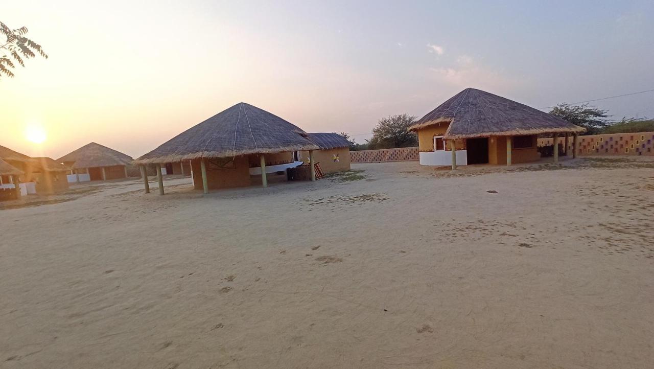 Mahefeel E Rann Resort Bherandiāla Екстериор снимка