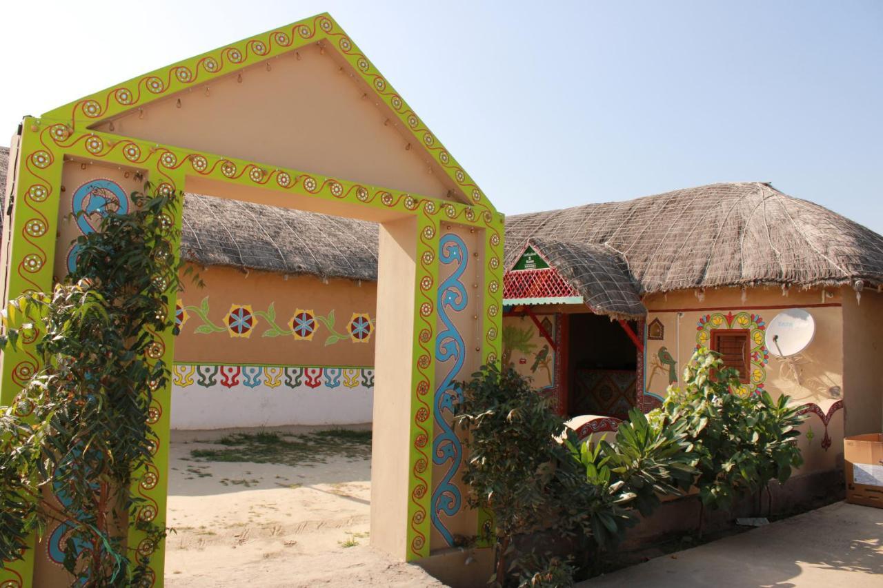 Mahefeel E Rann Resort Bherandiāla Екстериор снимка