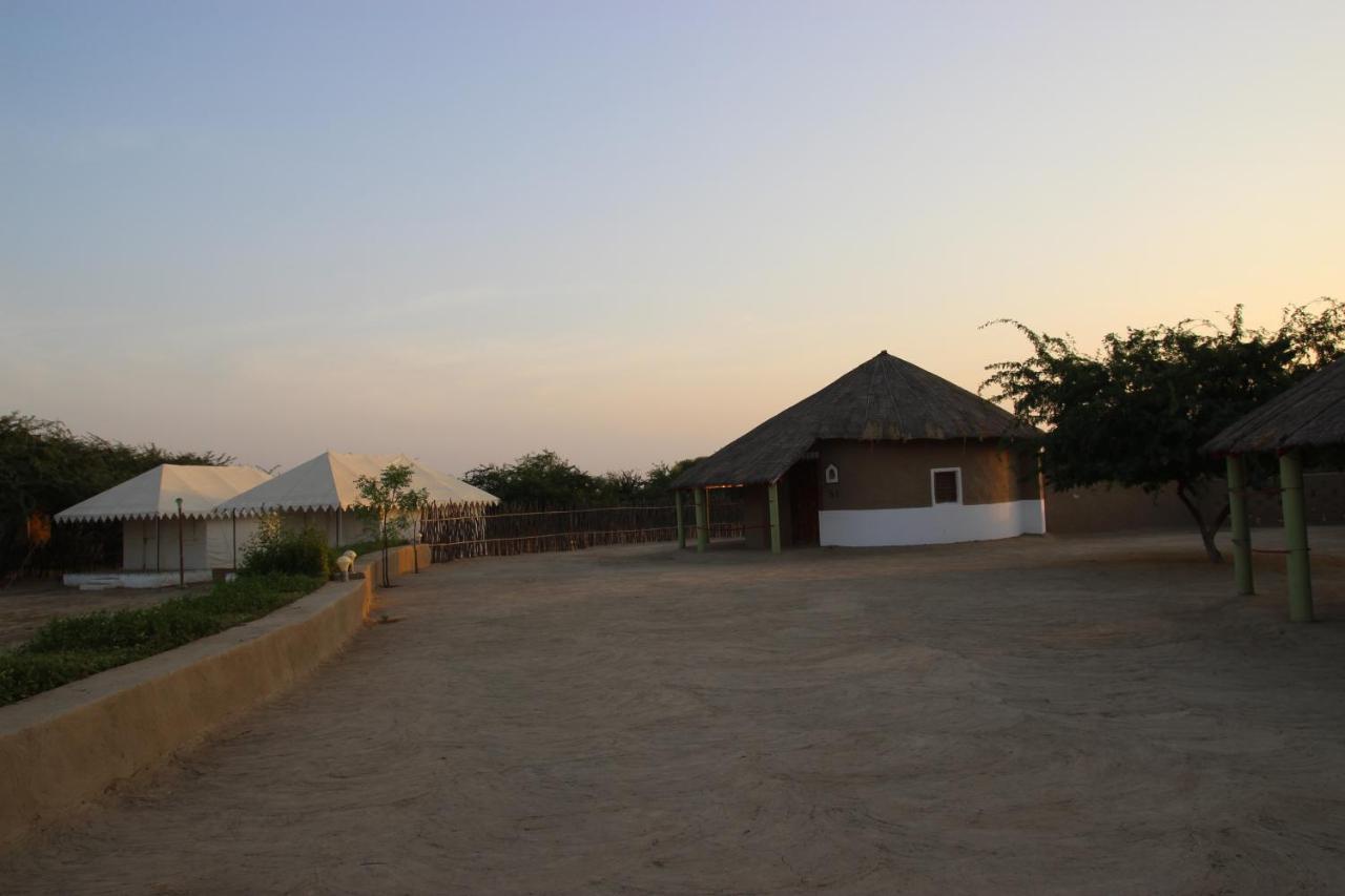 Mahefeel E Rann Resort Bherandiāla Екстериор снимка